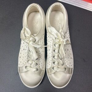 Badgley Mischka ivory satin diamond studded bridal sneaker size 8.5 M